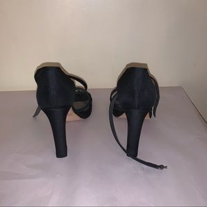 BCBG
VINTAGE Black Strappy Heels SZ 7.5